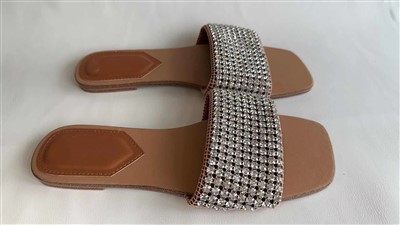 سمر فیشن چپل میں ڈائمنڈ